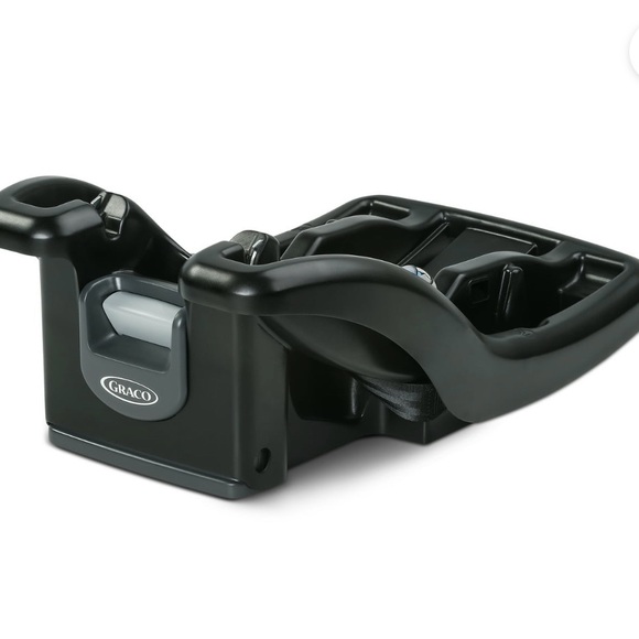 Newborn car seat and base - Picture 2 of 3